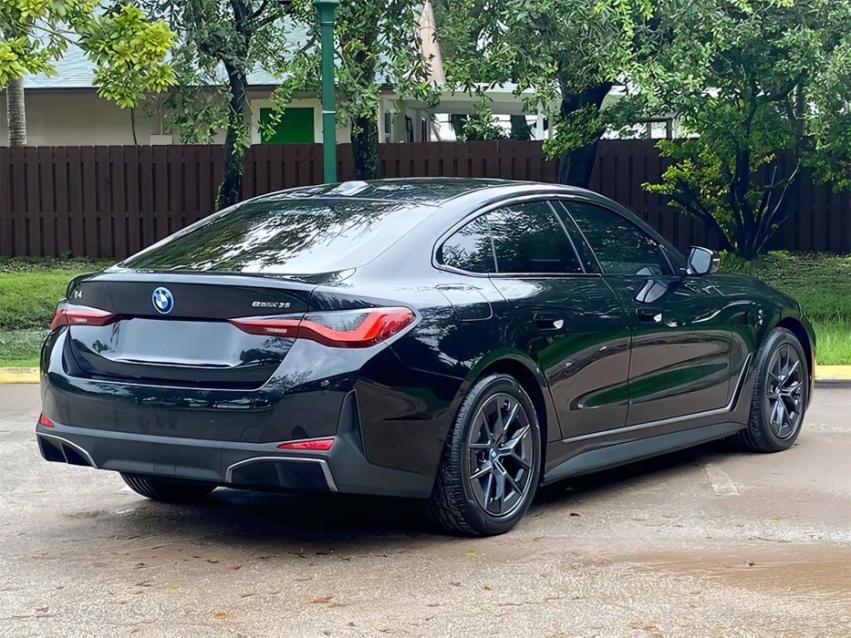 BMW i4      2023
