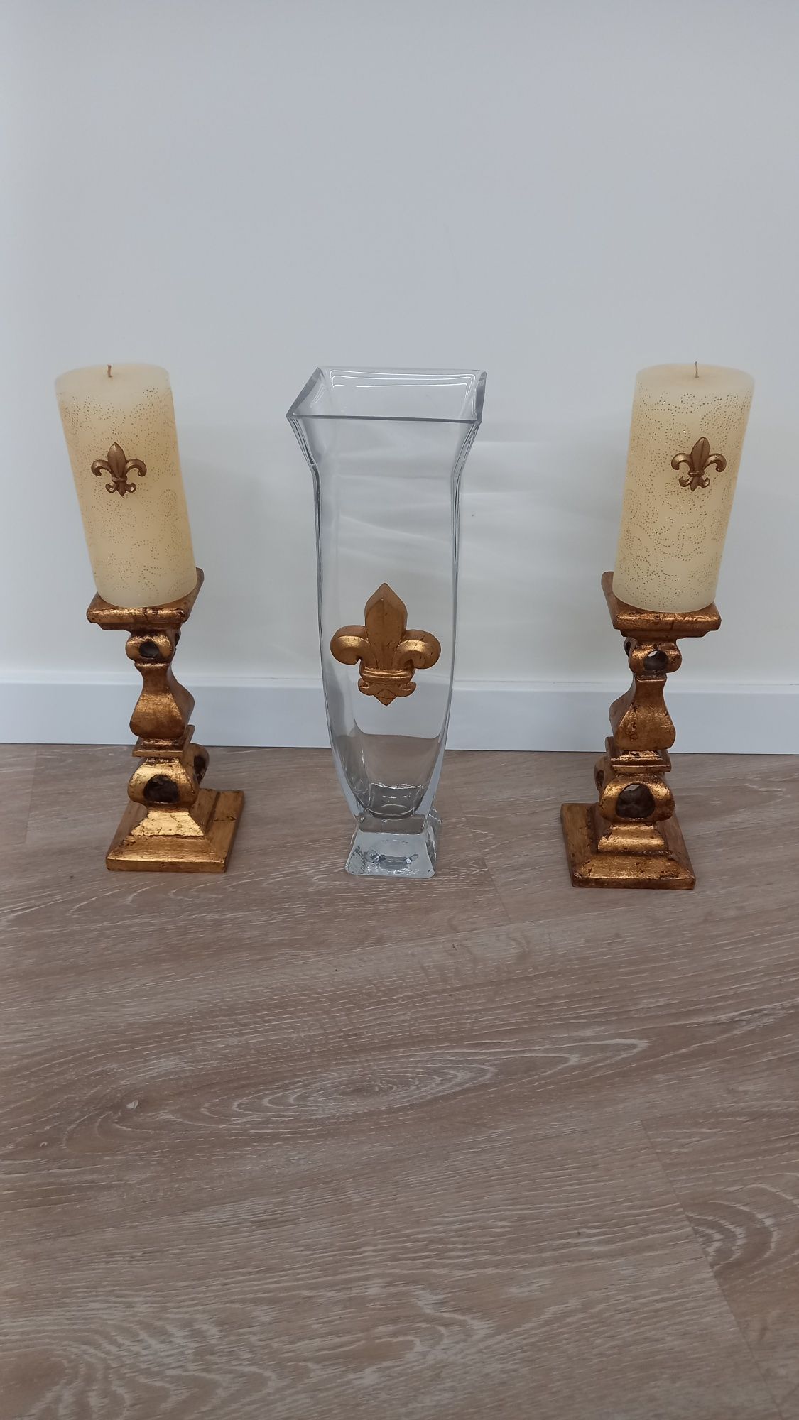 Jarra cristal com candelabros em talha e folha de ouro