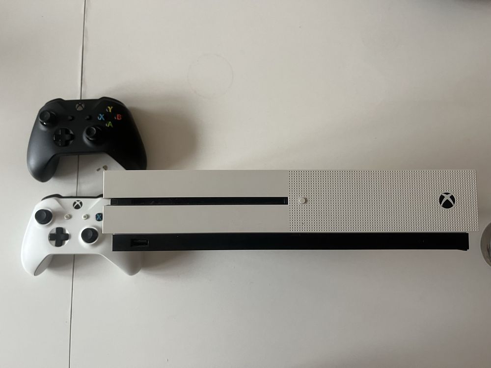 XBOX One S 2 pady