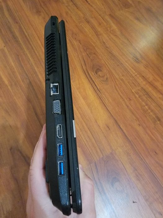 Acer TravelMate p273-mg 17.3 hd+/core i3 GeForce 710m 2gb