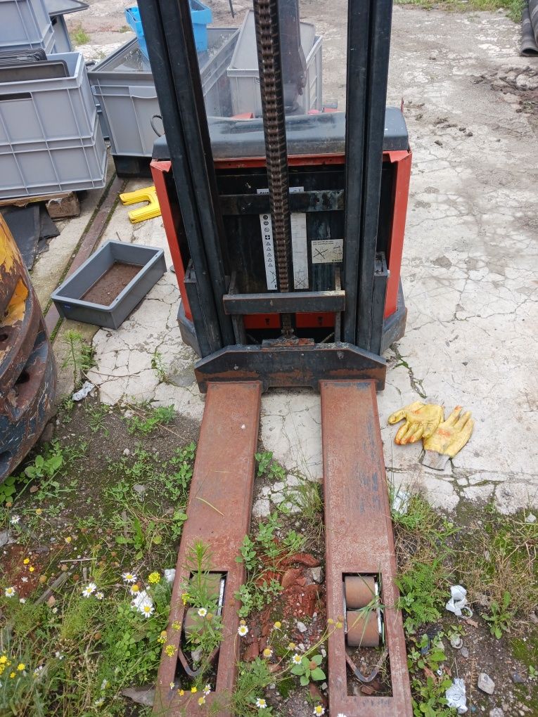 Wózek elektryczny podnośnikowy