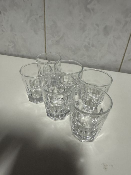 Servico de copos e jarros