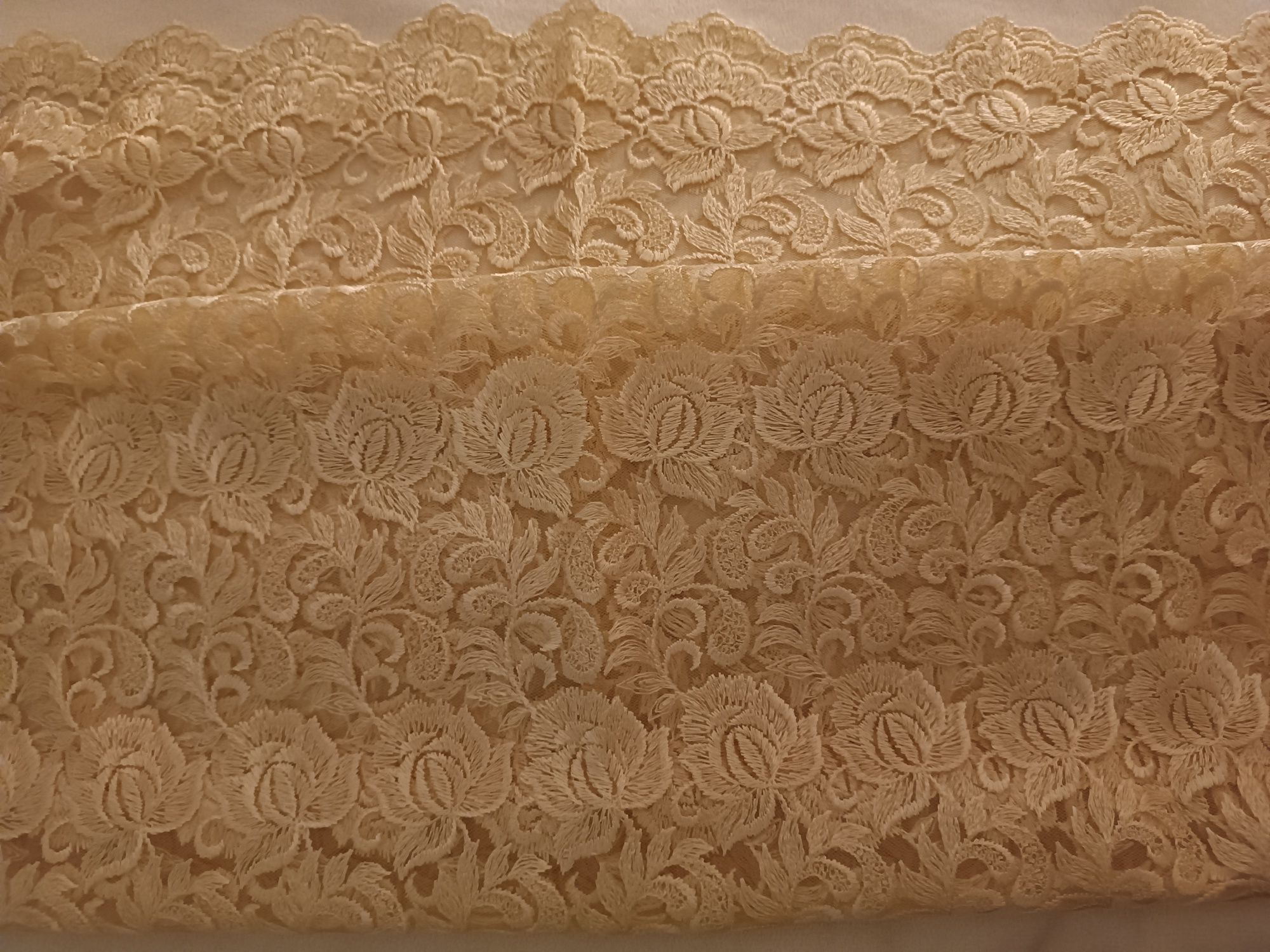 Kupon materiału -koronka - gipiura
