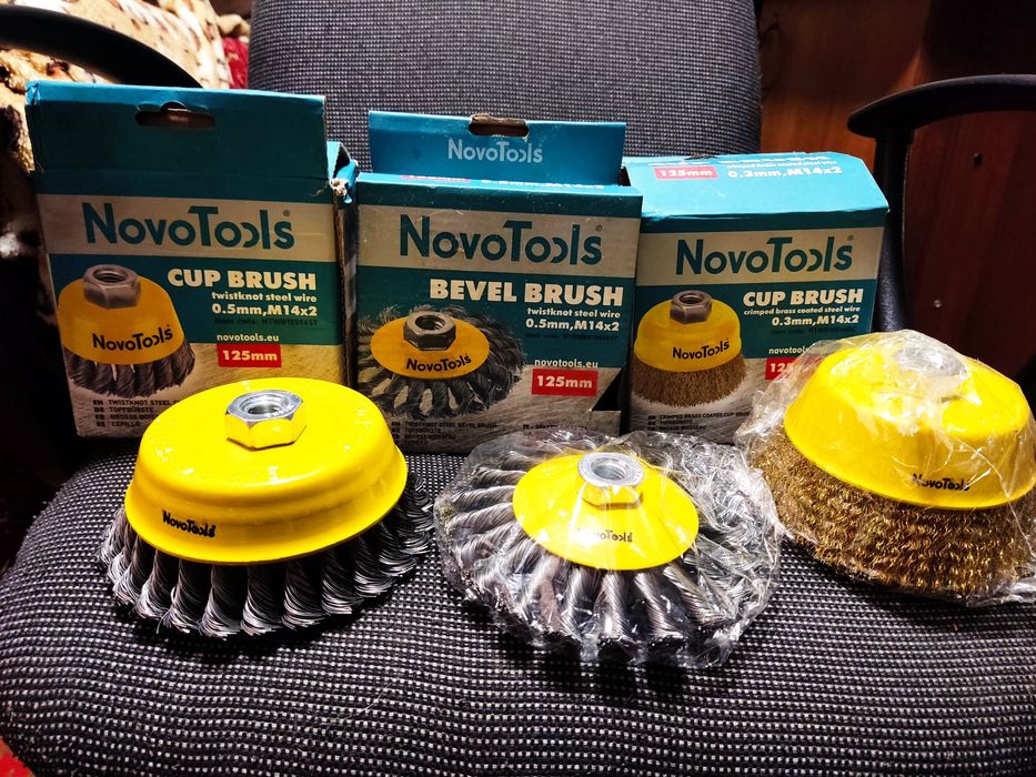 Щітки конусниє, торцевиє стальниє, и латунниє..125mm