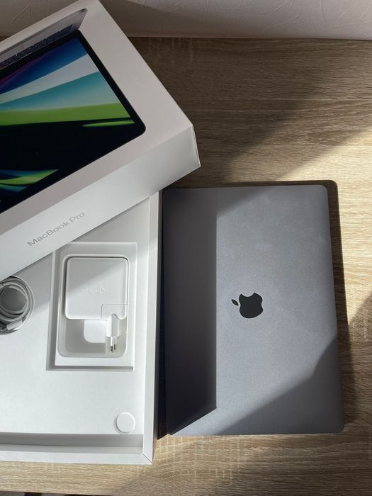 MacBook Pro 13 m2 16gb 256gb