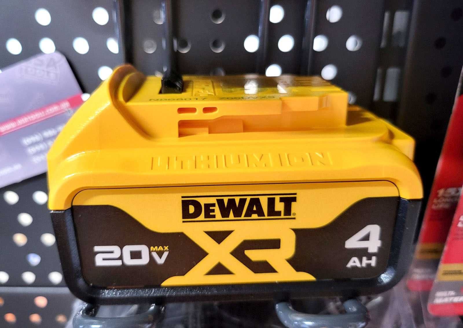 Аккумулятор с индикатором у/з 18/20В Li-ion 4.0 Ач DeWALT DCB204