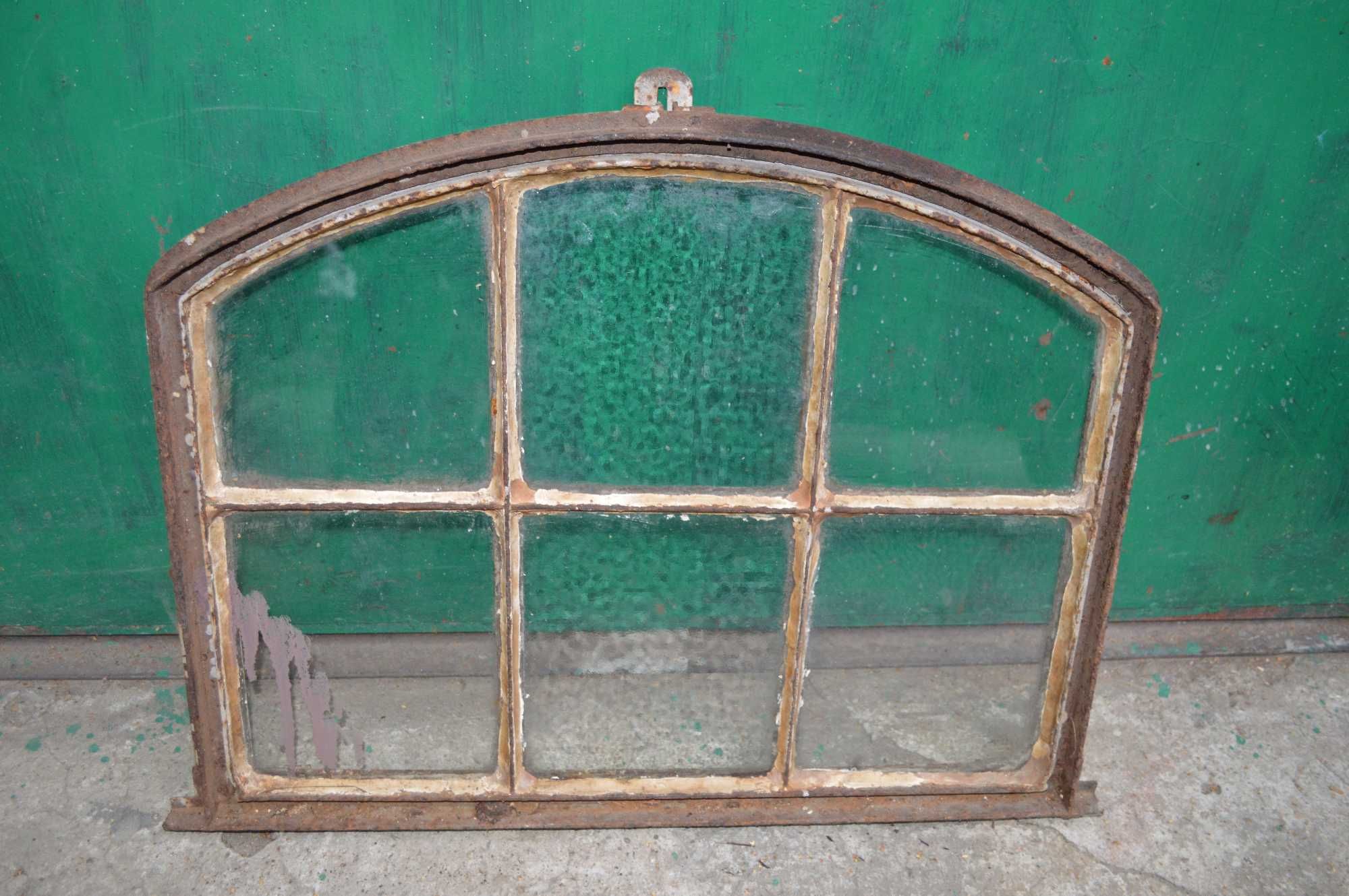 stare żeliwne okno metalowe rama okienna żeliwna z szybkami 65x53