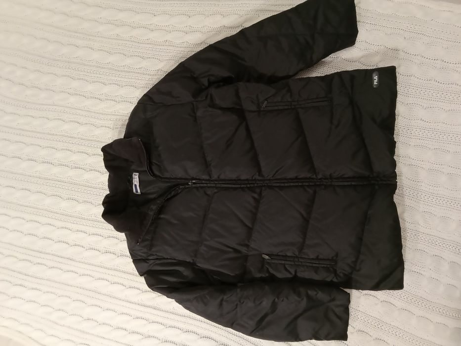 Puchowa, czarna kurtka FILA
