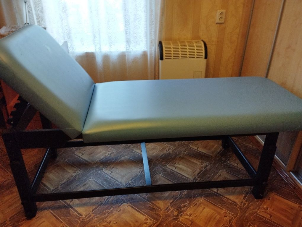 Продам новую надёжную кушетку