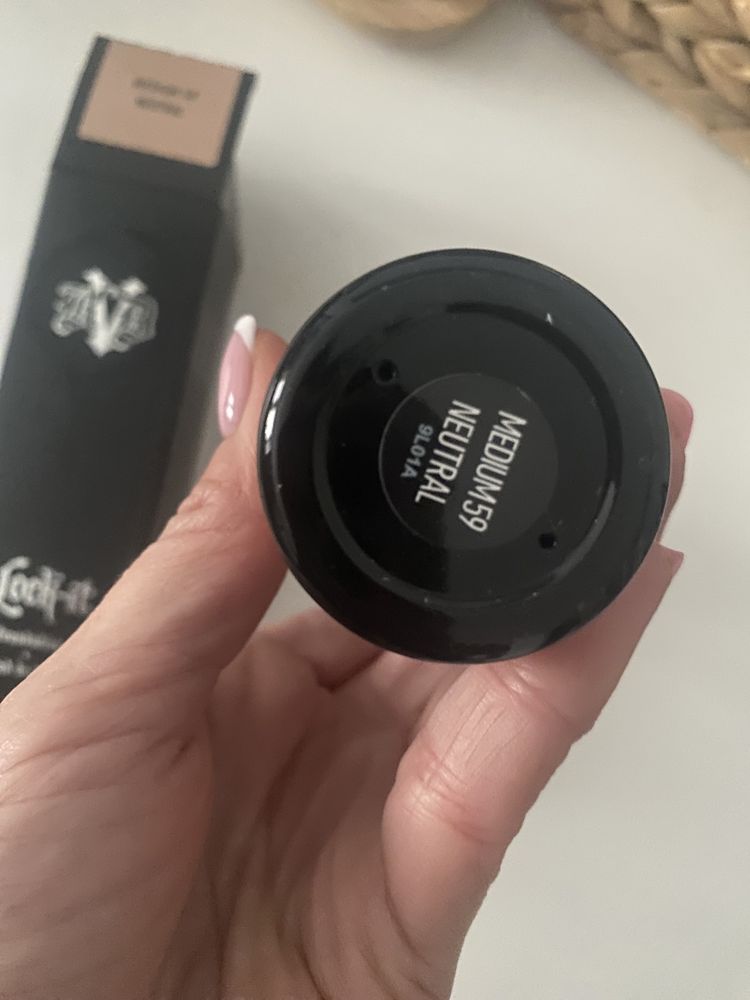 Nowy podkład KVD beauty z sephora