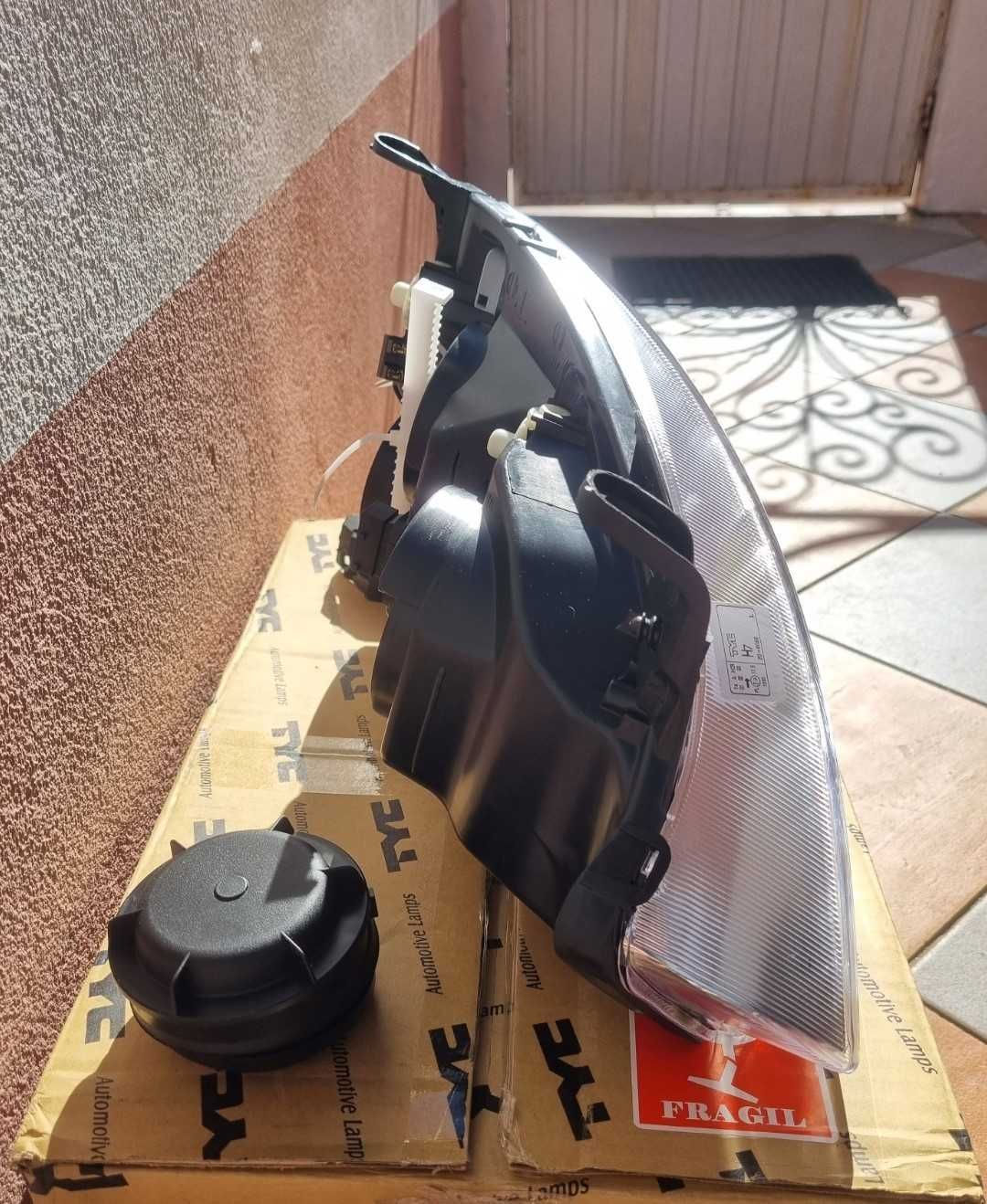 Farol óptica Opel Corsa C 2002 (lado condutor)