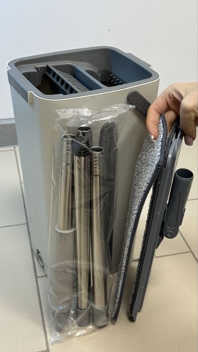 Швабра с ведром и системой отжима.