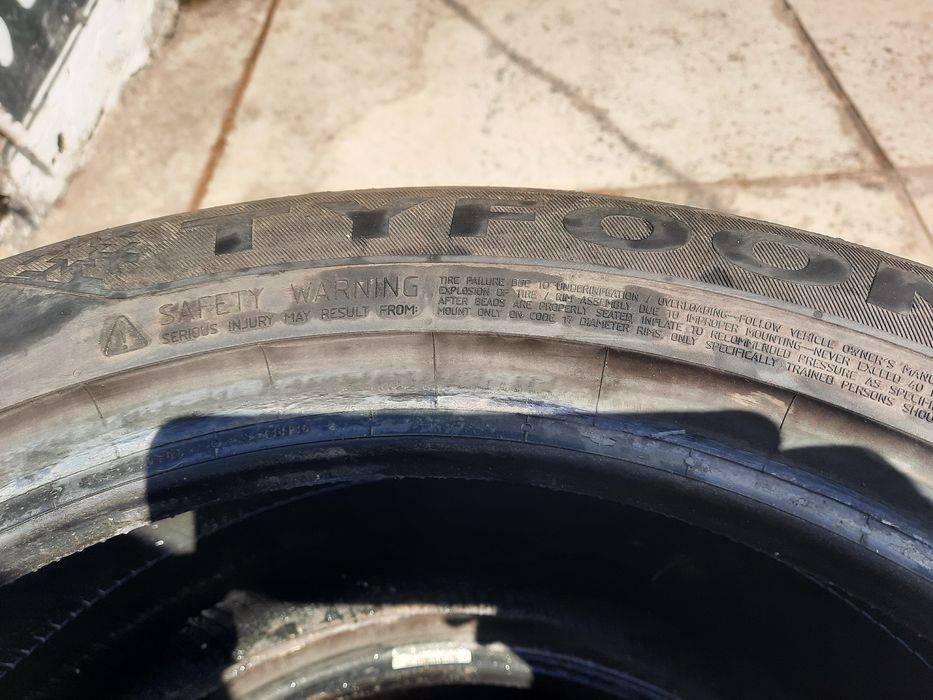 Продам комплект ризини 225-50 Р-17 зима