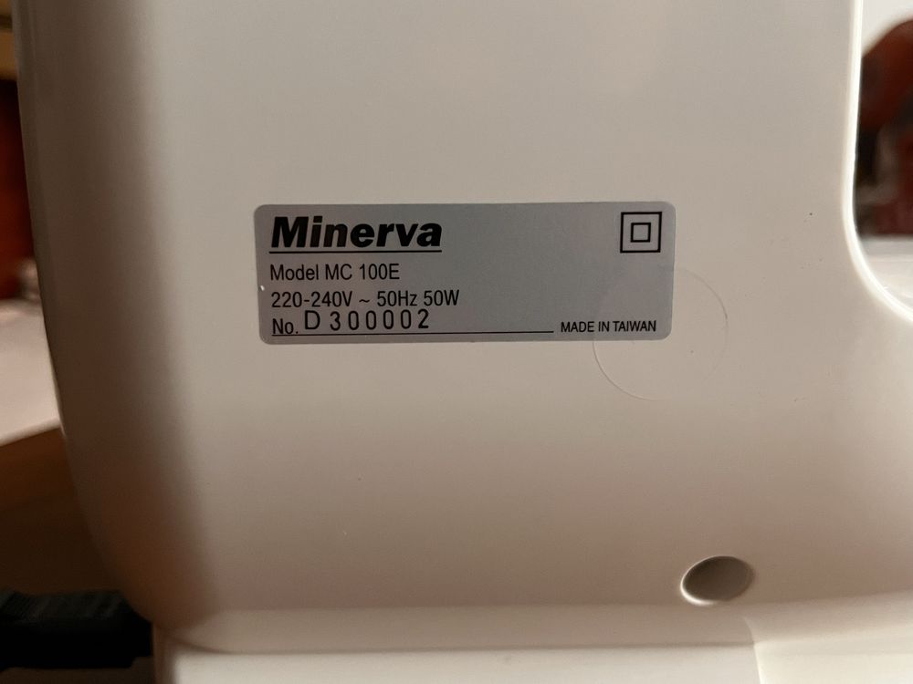 Швейна машина компʼютеризована Minerva mc100e