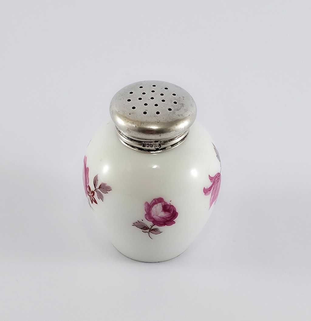 Porcelanowa solniczka sygnowana THOMAS z srebrną zakrętką po 1880 roku