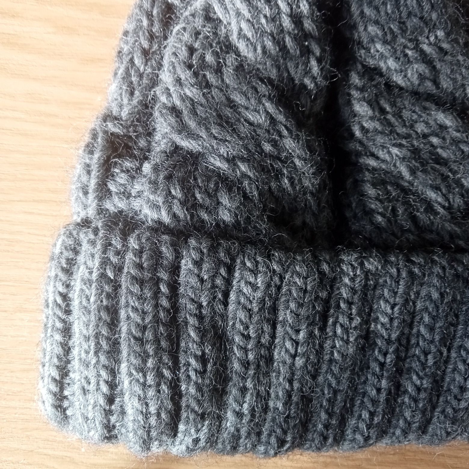 Nowa czapka pompoms wełna szara