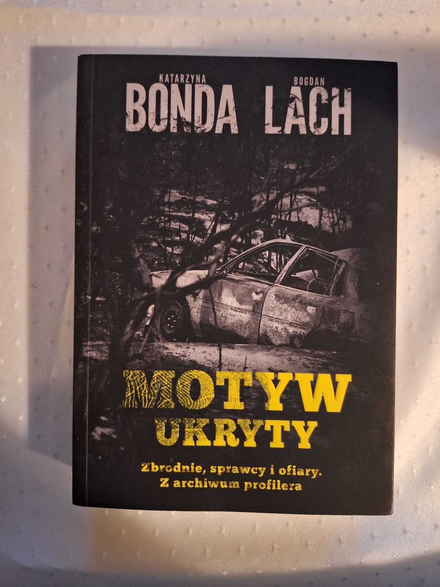 Motyw Ukryty Bonda, lach