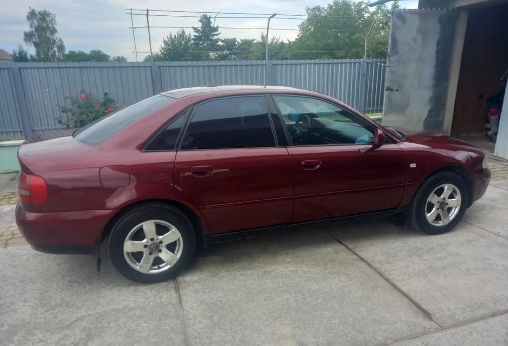 Продам Ауді А4 2000 рік