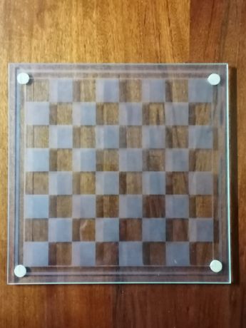 Tabuleiro de xadrez / damas, em vidro