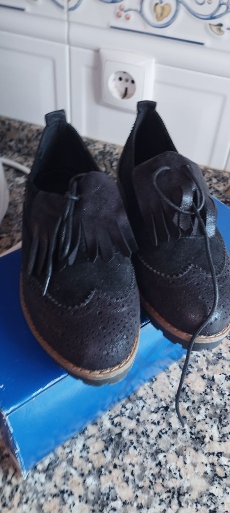 Sapatos com cordões