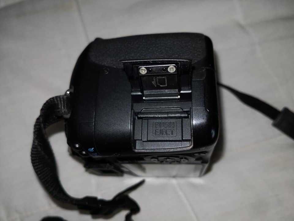 Canon Eos Kiss X4 Dslr