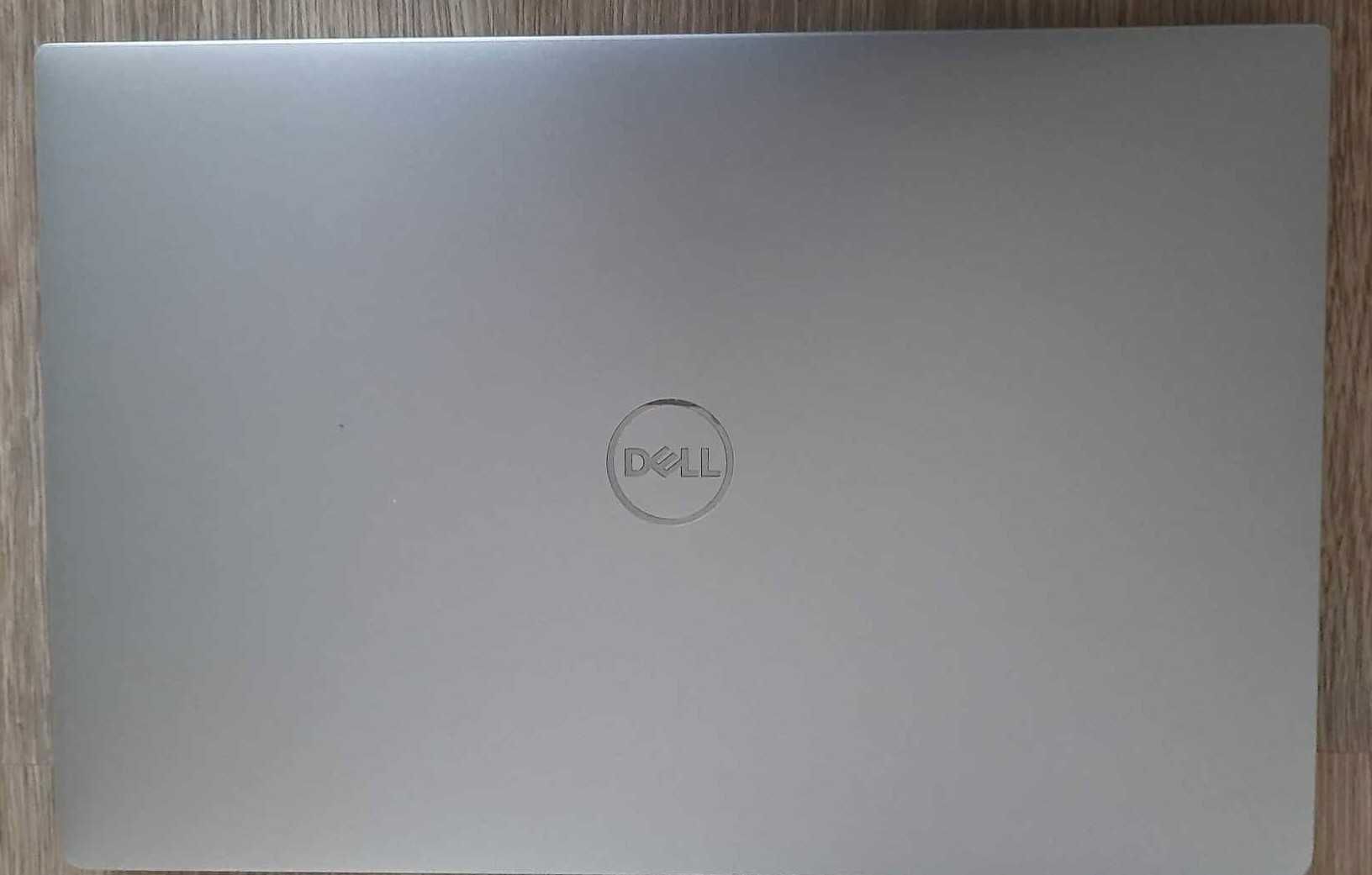 Laptop poleasingowy DELL 13 cali 256 GB srebrny, ekran dotykowy