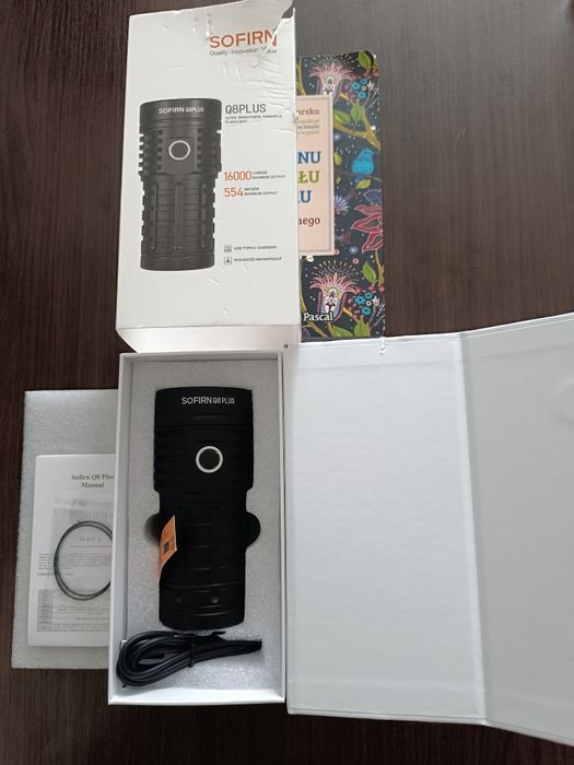 Sprzedam nową latarkę sofirn Q8plus