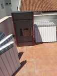 Salamandra a Pellets 17 kW com radiadores e torneiras termostáticas