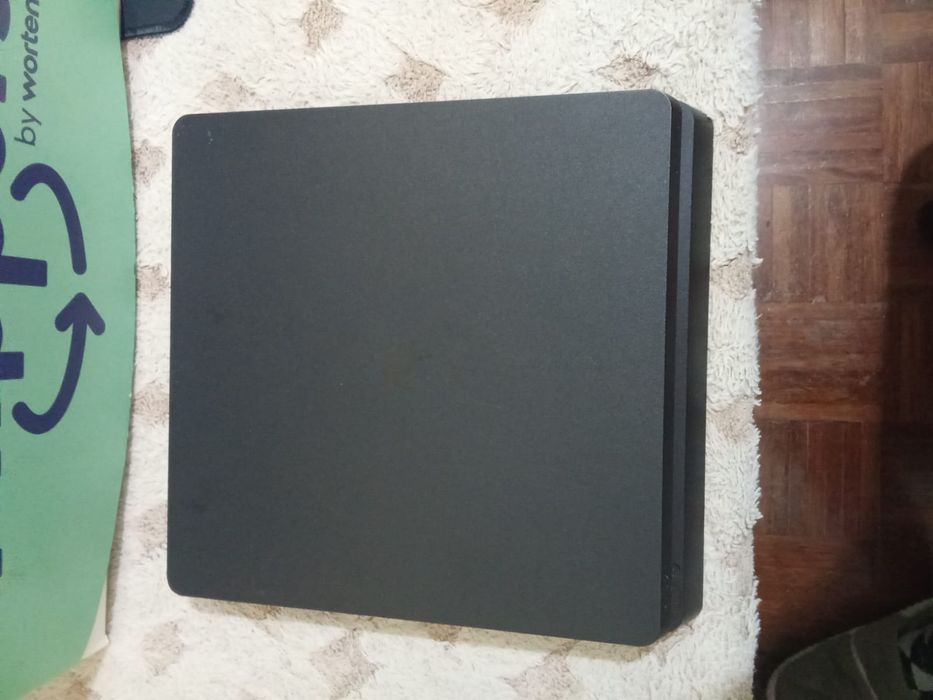 Vendo ps4 com controle  original