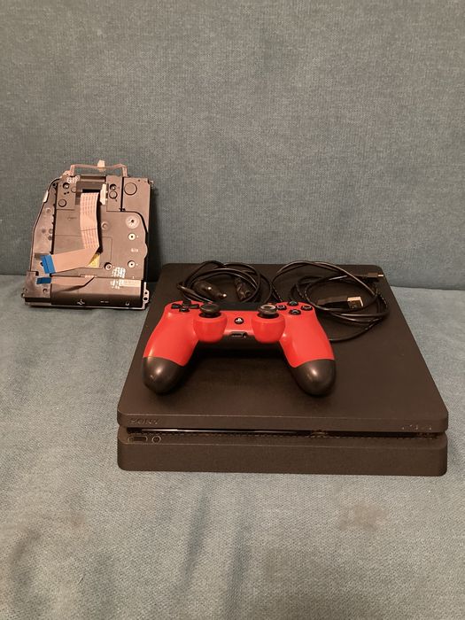 Konsola PS4 Slim + Pad + Naped