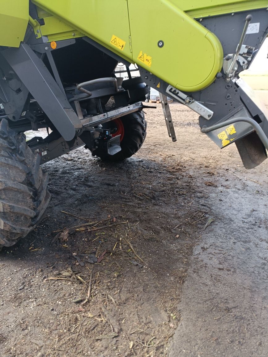 Claas Tucano 440 Vario 560