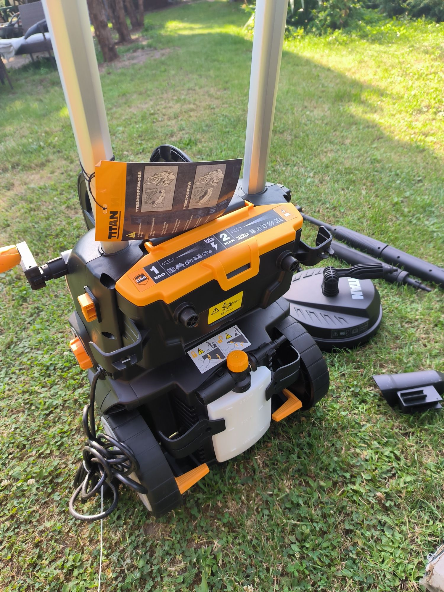 Myjka wysokociśnieniowa TITAN TTB2200PRW 150 BAR 2200W akcesoria