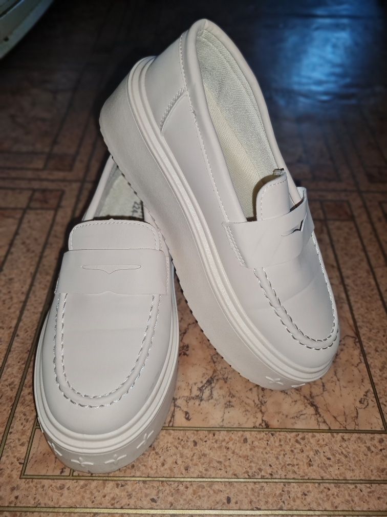 Продам лофери ,розмір 38