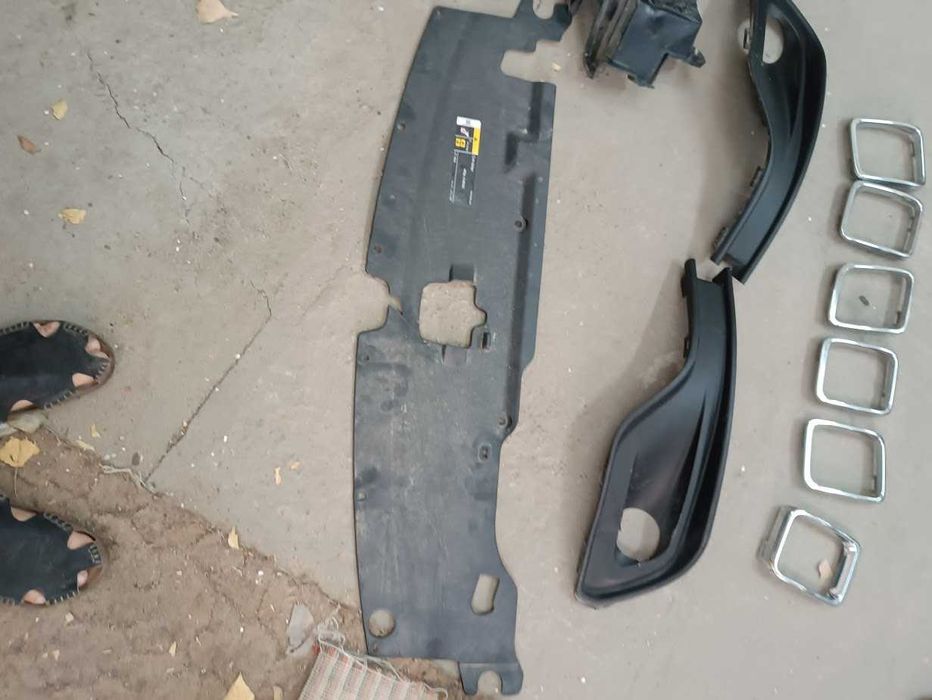Рещетка противотуманки Jeep Compass 22+