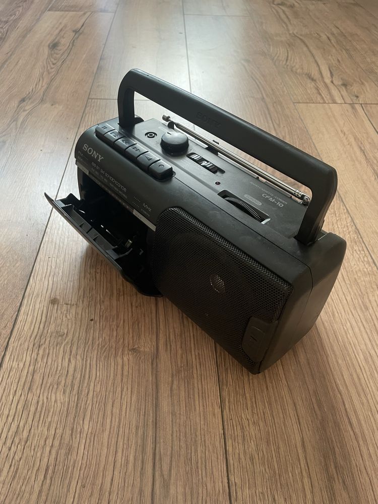Продам касетний магнітофон Sony CFM-10