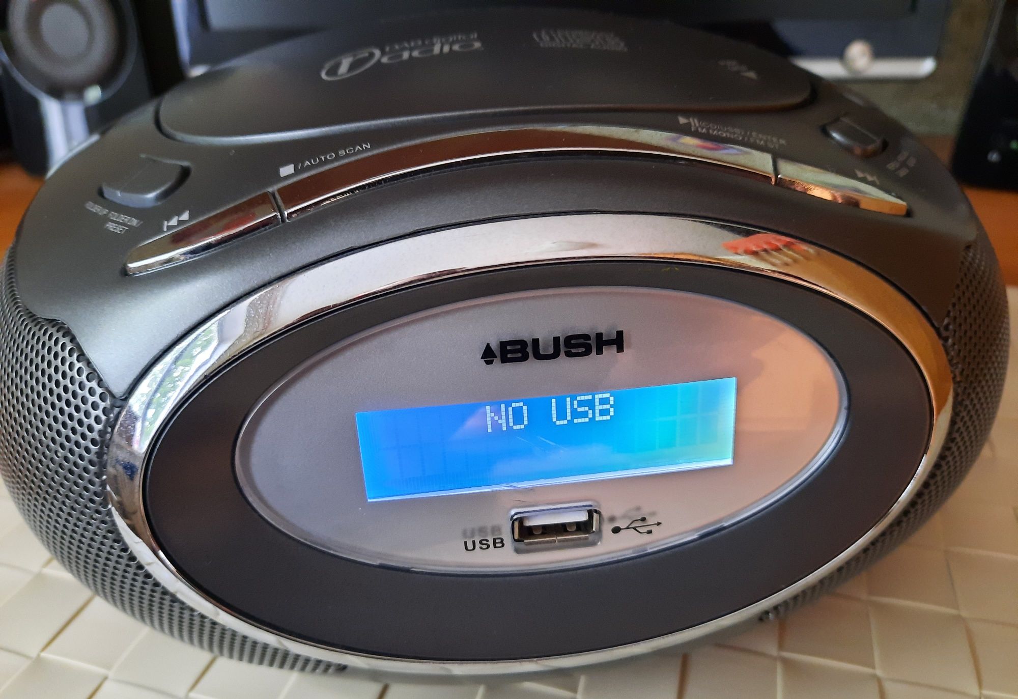 Магнитола BUSH DB-1000USB