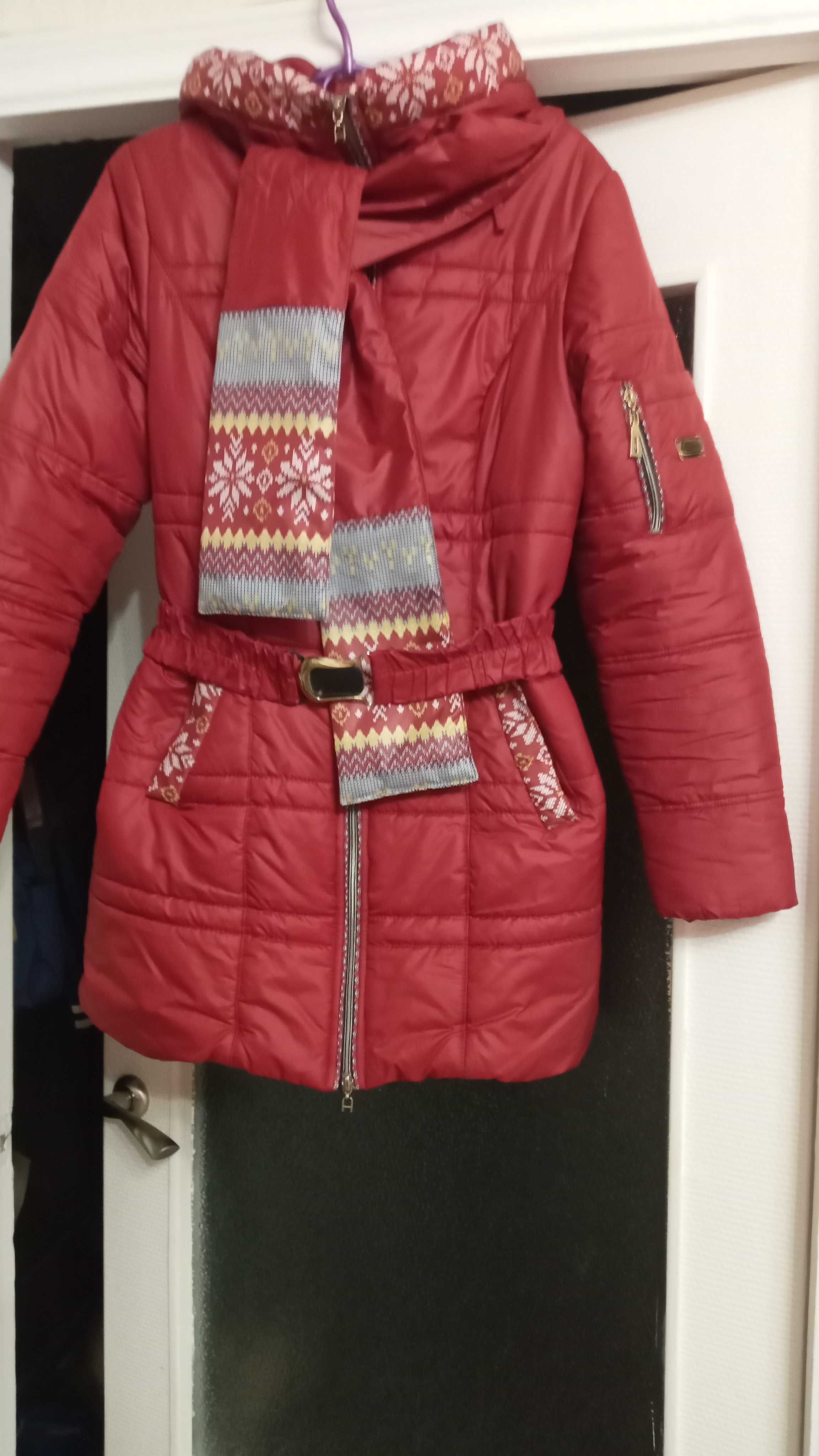 Продам  зимову жіночу куртку- вишиванку 46р. 470 гр.