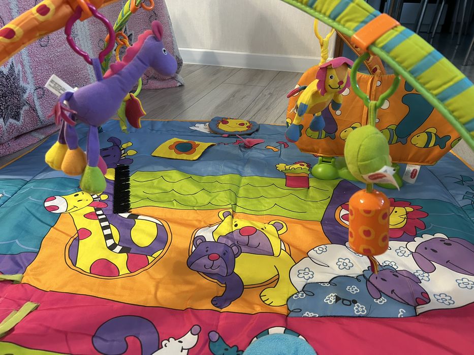 Інтерактивний килимок для малюка