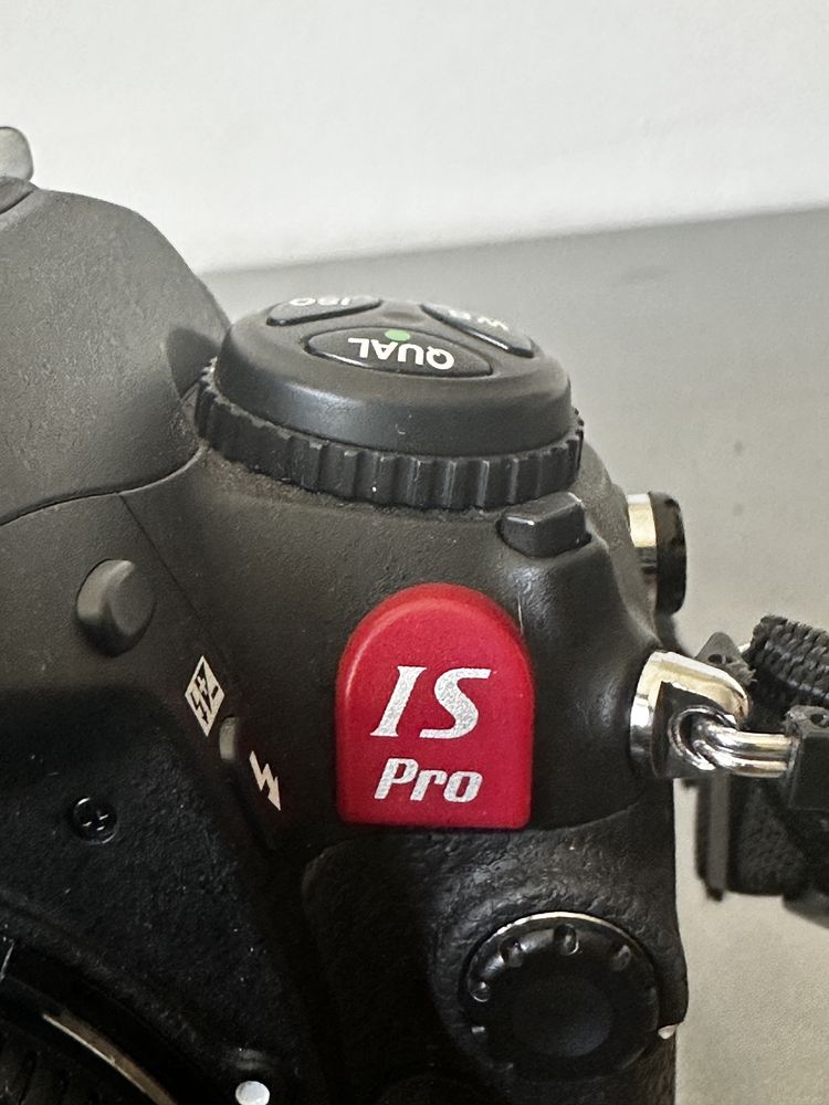 Nowy praktycznie nie używany FujiFilm IS Pro / policyjny /.
