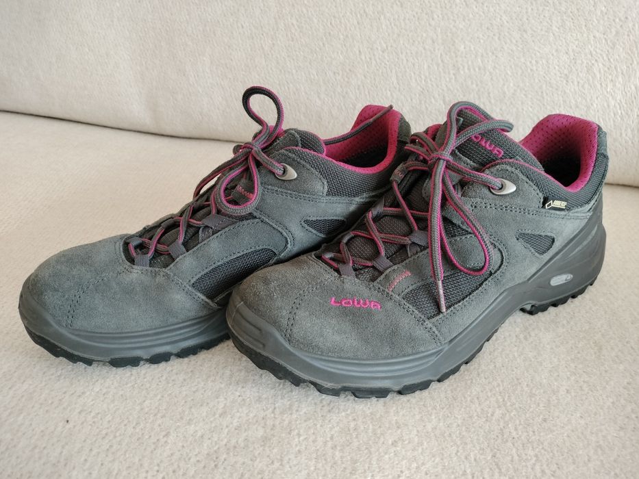 Орегіналні трекінгові ботинки Lowa розмір 40