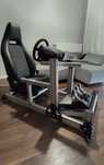 RIG / stelaż do simracingu + fotel kubełkowy Alcantara