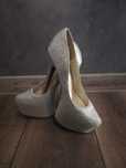 Buty na wysokiej szpilce cekiny