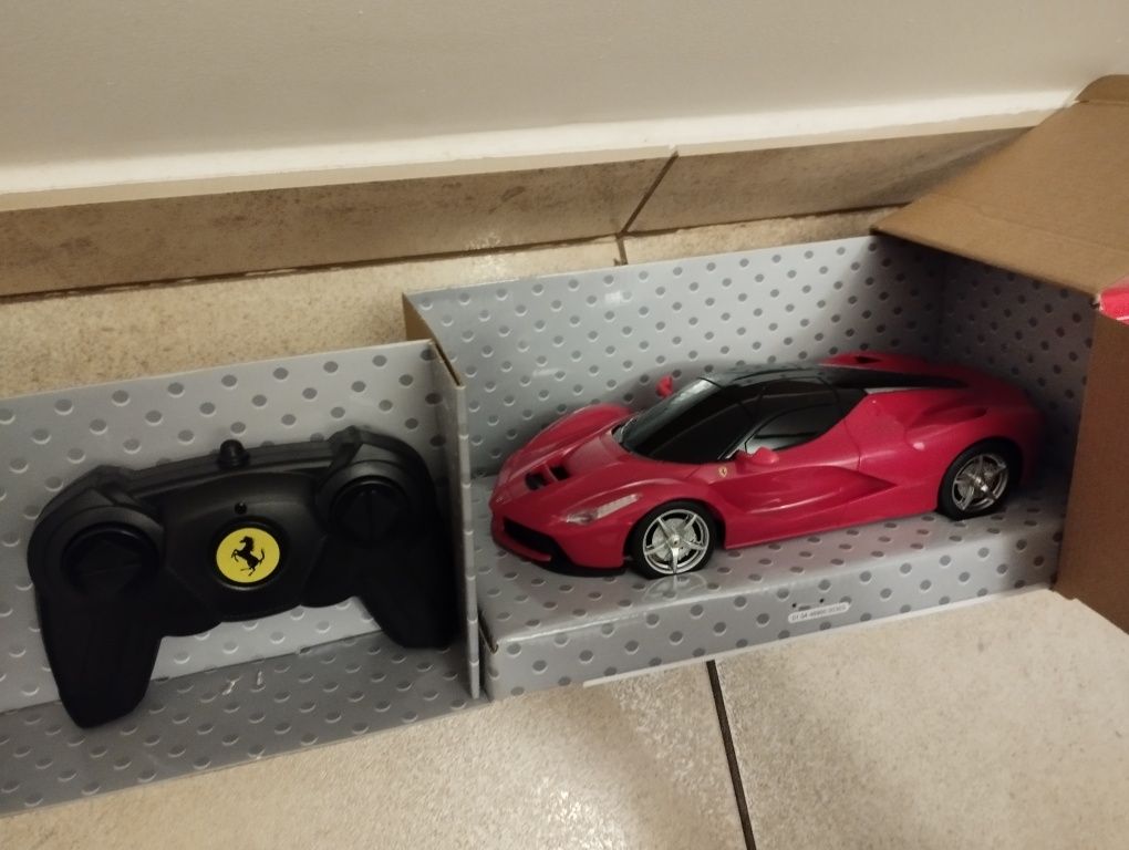 Samochód zdalnie sterowany Ferrari LaFerrari w skali 1:24