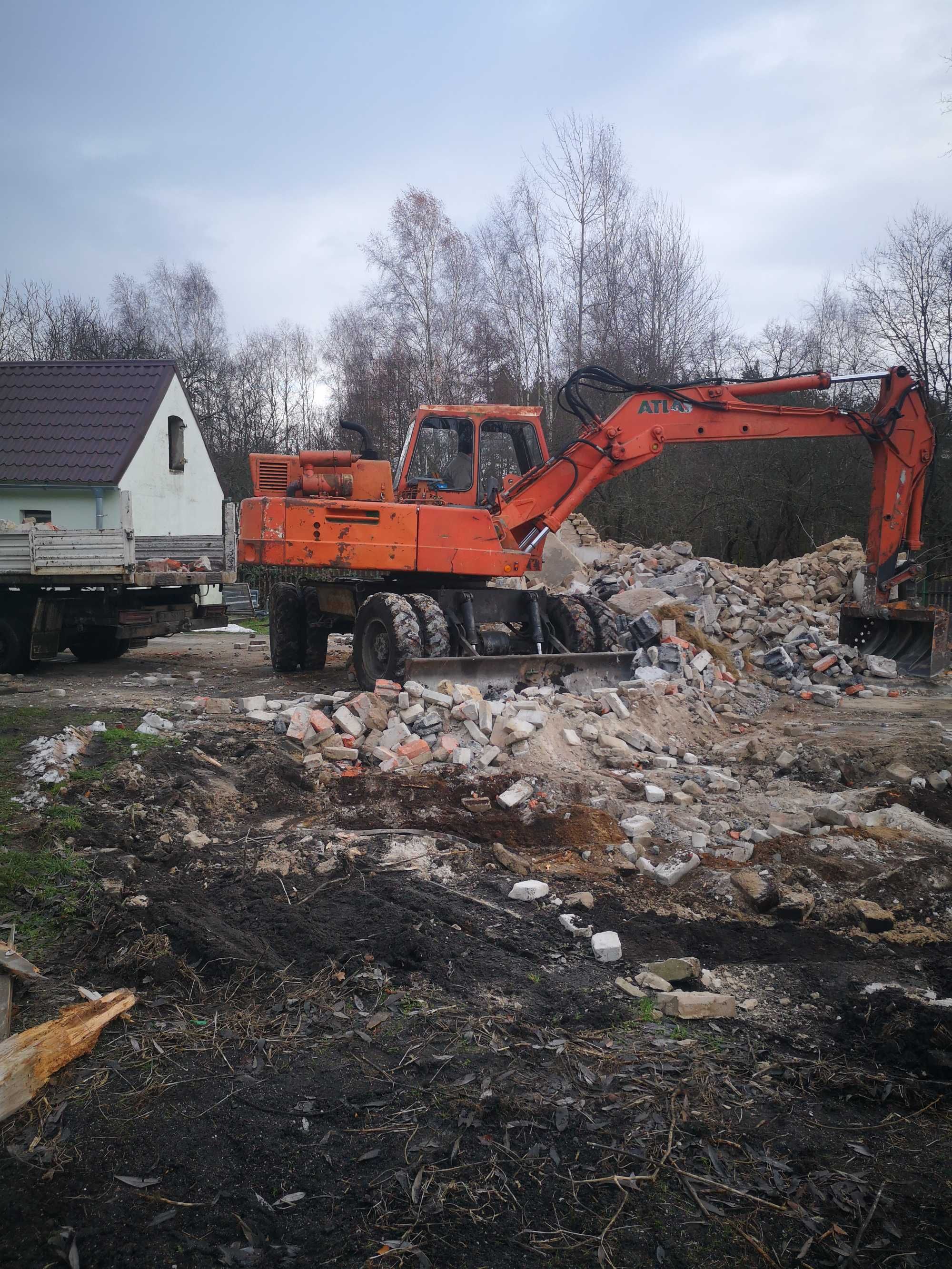 Wycinka i pielęgnacja drzew i inne prace przy użyciu ciężkiego sprzętu