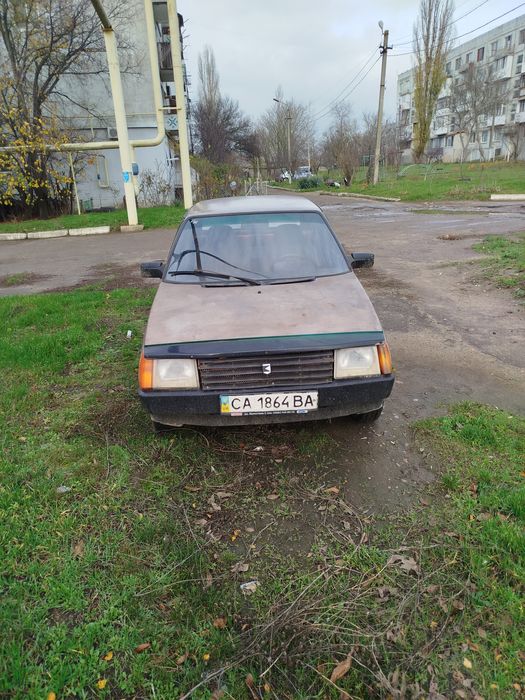 Машина Таврия на ходу