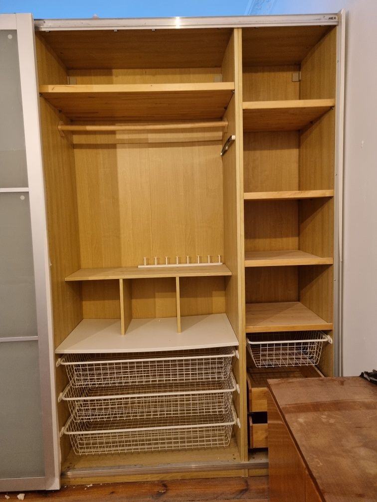 Szafa PAX IKEA ze szklanymi drzwiami