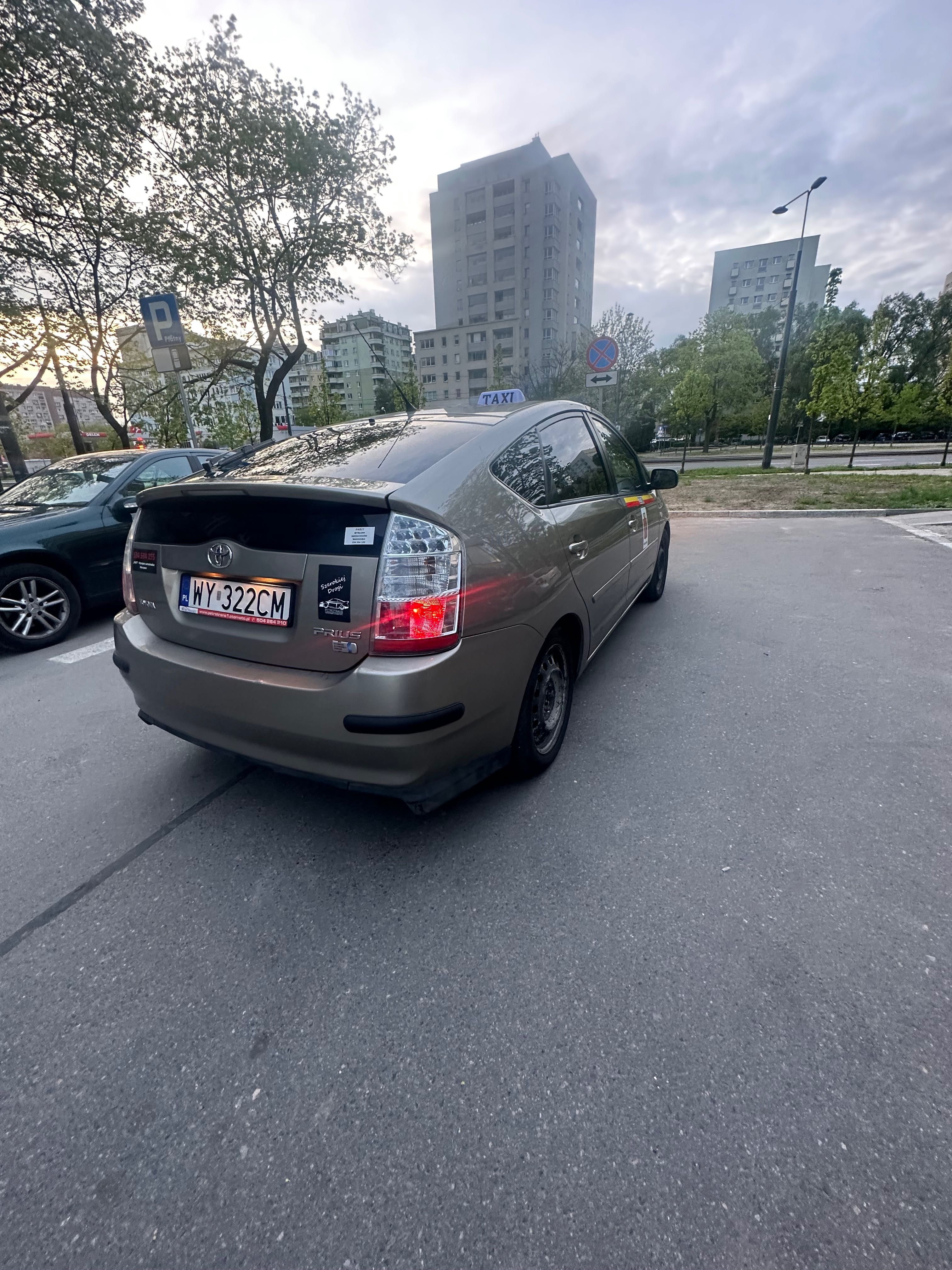 Toyota Prius z gazem i licencję Taxi Warszawa