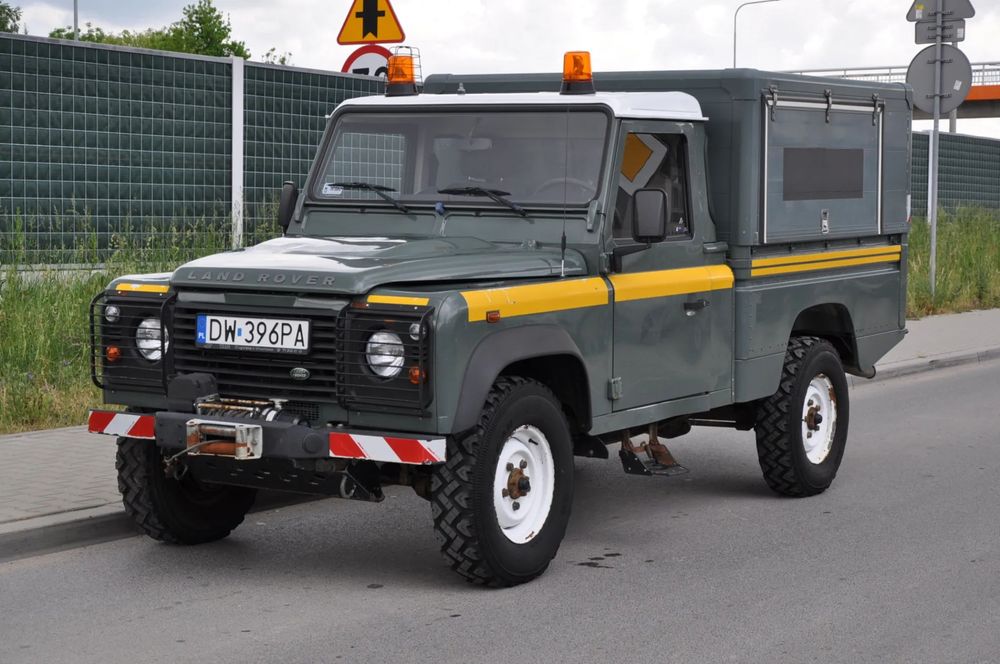 Land Rover Defender 2 osobowy Krajowy 100% Bezwypadkowy PICK-UP WYCIĄGARKA