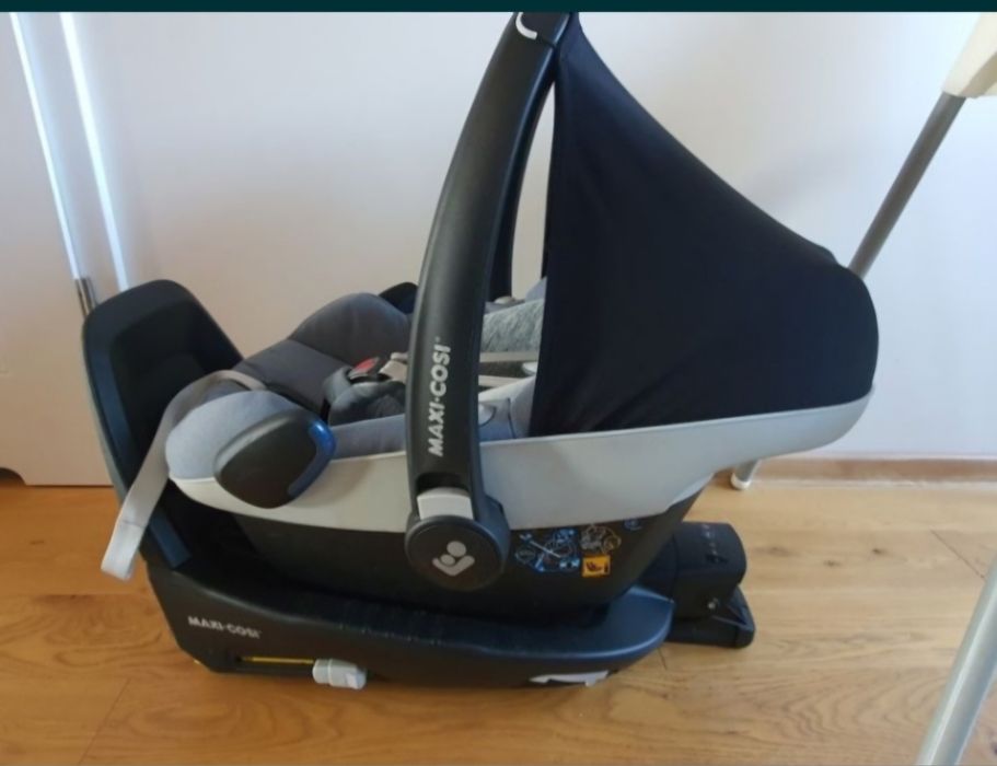 Maxi-Cosi Pebble Pro z bazą i wkładką dla niemowlaka