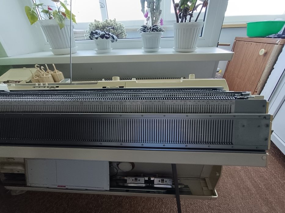 Brother KH 893/KR 850. Дві фонтури. В'язальна машина 5 клас.